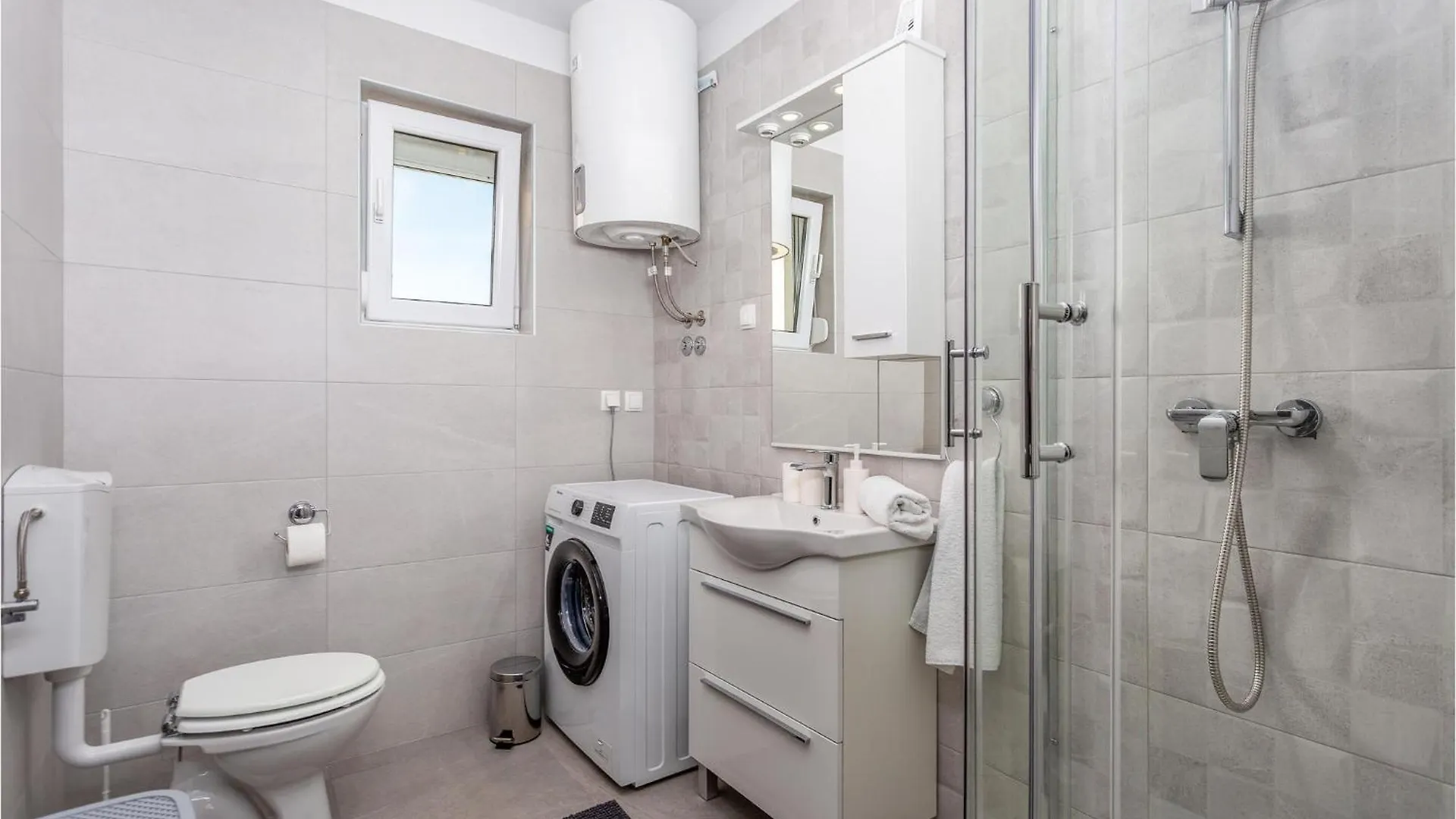 Gorgeous Apartment In Mladenici With Kitchen Viskovo